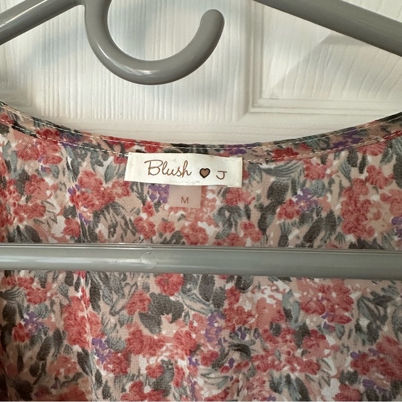 Blush Floral Smocked Blouse - M - Picture 2 of 4